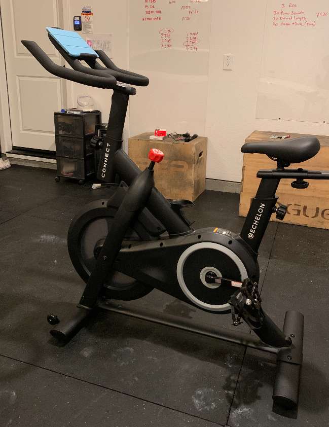 picture of Echelon bike in a home gym set up